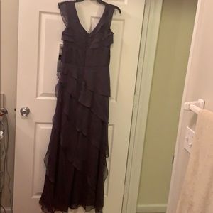 Adriana Papell metallic gray gown size 4, tags on